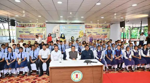 मुख्यमंत्री निवास परिसर से मिशन अंतरिक्ष और प्रोजेक्ट जय विज्ञान अभियान की शुरुआत की CM साय ने मिशन अंतरिक्ष 1