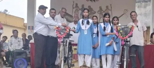 छात्राओं को मिली साइकिल शिक्षा और स्वच्छता का मिला संदेश Tosgaon school cycle vitran