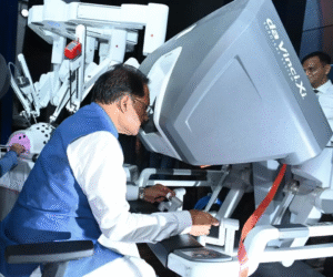 cg cm on aiims raipur for new machine checking.jpg