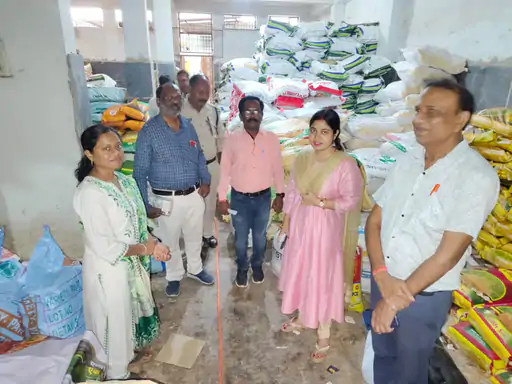 महासमुंद: 90 कृषि आदान दुकानों का निरीक्षण 35 का लाइसेंस निलंबित। निरीक्षण food and drugs checking image