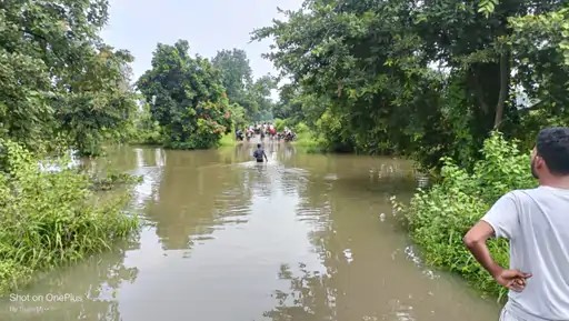 मूसलाधार बारिश से परसवानी व सागुनढ़ाप नाले में उफान, 48 घंटे ठप रहा सांकरा-लारीपुर मार्ग parshwani sagundap nala