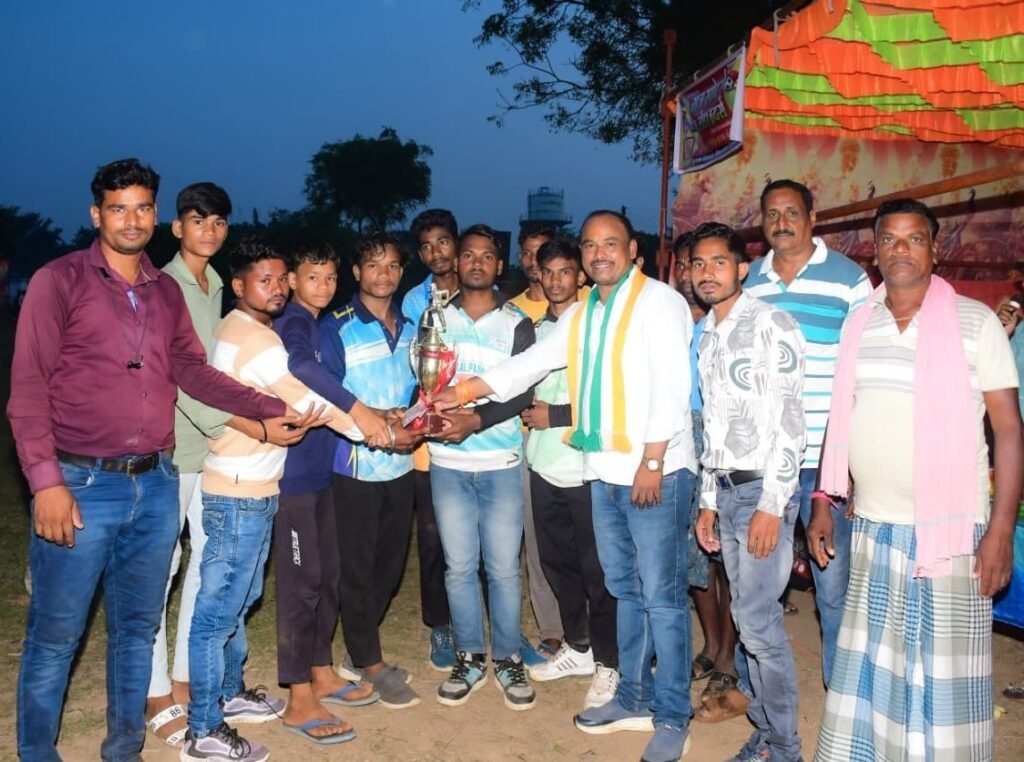 क्रिकेट Moksh pradhan in jamdi