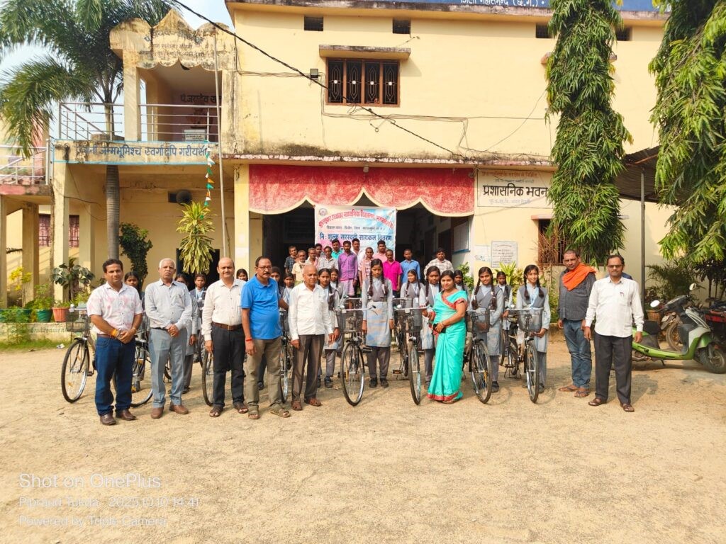 फूलझर उच्चतर माध्यमिक विद्यालय भगत देवरी में निःशुल्क सरस्वती साइकिल योजना वितरण कार्यक्रम संपन्न bhagatdevri school bycle