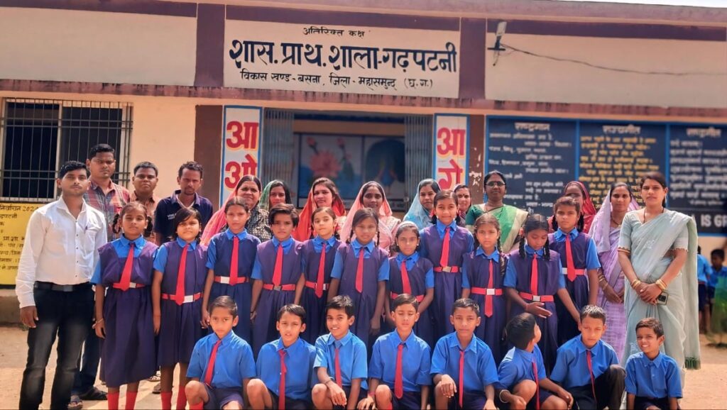 गढ़पटनी प्राथमिक शाला में सामाजिक अंकेक्षण और “एक पेड़ मां के नाम” कार्यक्रम संपन्न garhpatni school samajik ankheshan