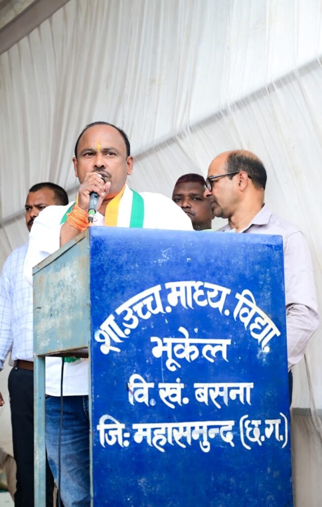 सांसद moksh pradhan one