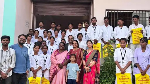 सरायपाली में विधायक चातुरी नंद ने किया नर्सिंग विद्यार्थियों को गणवेश वितरण pragati institute saraipali