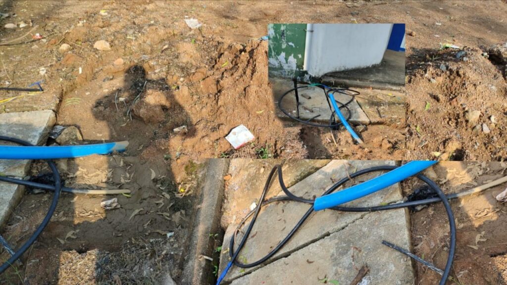 बसना: ठेकेदार की लापरवाही सड़क पर खुला छोड़ा गया हाई वोल्टेज केबल। सड़क Basna street lite image