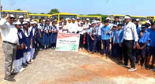 राज्य स्थापना के रजत जयंती वर्ष में नवा रायपुर का आसमान हुआ देशभक्ति से सराबोर Mahsamund school image