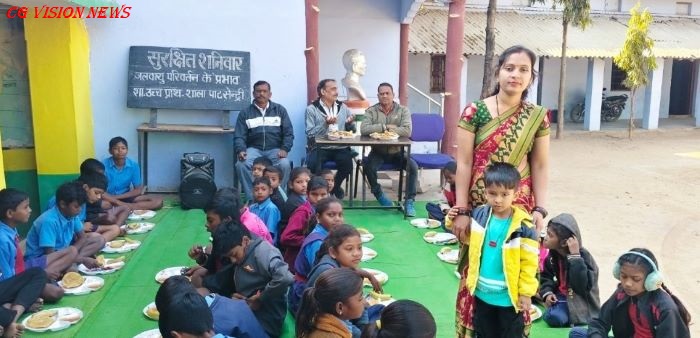 सरायपाली: नेवता भोज(1) का आयोजन शासकीय उच्च प्राथमिक शाला पाटसेन्द्री में किया गया। नेवता भोज Patsendri1