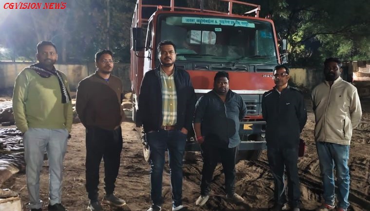 पिथौरा: पिरदा धान खरीदी केंद्र में बड़ी कार्रवाई, रात के अंधेरे(1) में ताला तुड़वाकर की गई जांच। पिरदा Pirda mandi11