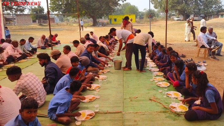 बसना: न्योता भोज(3) का आयोजन शासकीय विद्यालय पुरुषोत्तमपुर में किया गया। न्योता भोज Pur 111