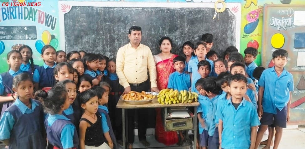 सरायपाली: बिजातीपाली में बनिता मसीह ने दिया नेवता भोज, बच्चों के चेहरे खिले। नेवता banita