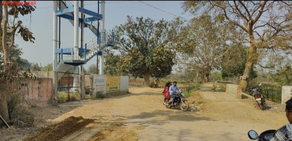 बसना: वन कक्ष 256 पिपरौद और 287 कंचनपुर की सड़क बदहाल, ग्रामीणों का फूटा गुस्सा। वन kan (1)