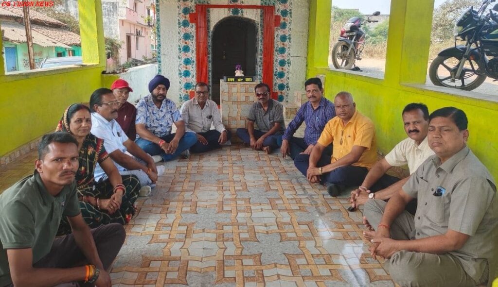 पिथौरा: मन की बात का 131वां प्रसारण प्राचीन शिव मंदिर में सुना गया। मन pith