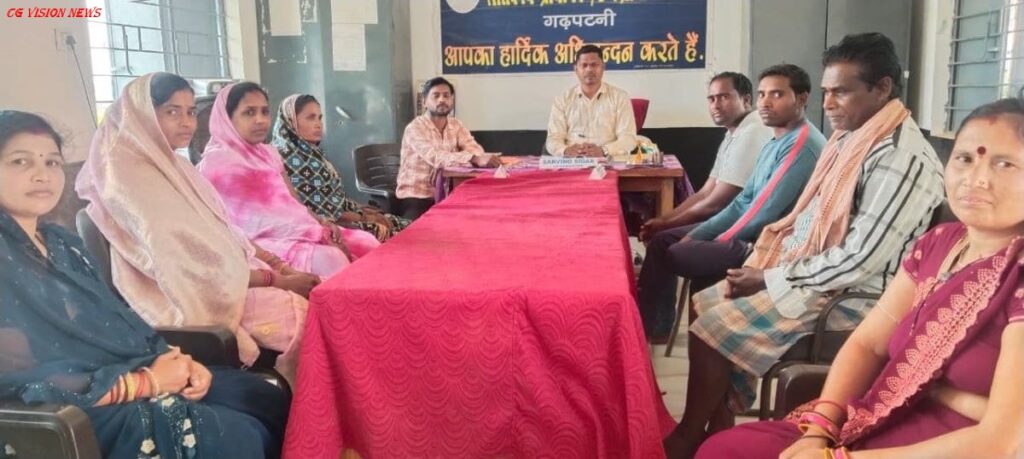 बसना: केन्द्रीकृत परीक्षा को लेकर विद्यालय प्रबंधन समिति की बैठक गढ़पटनी में संपन्न। परीक्षा sarvind