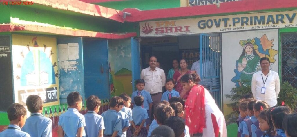 सरायपाली: पीएमश्री स्कूल सिंघोड़ा का डीएमसी ने किया औचक निरीक्षण,व्यवस्थाओं पर जताया संतोष। पीएमश्री spl11