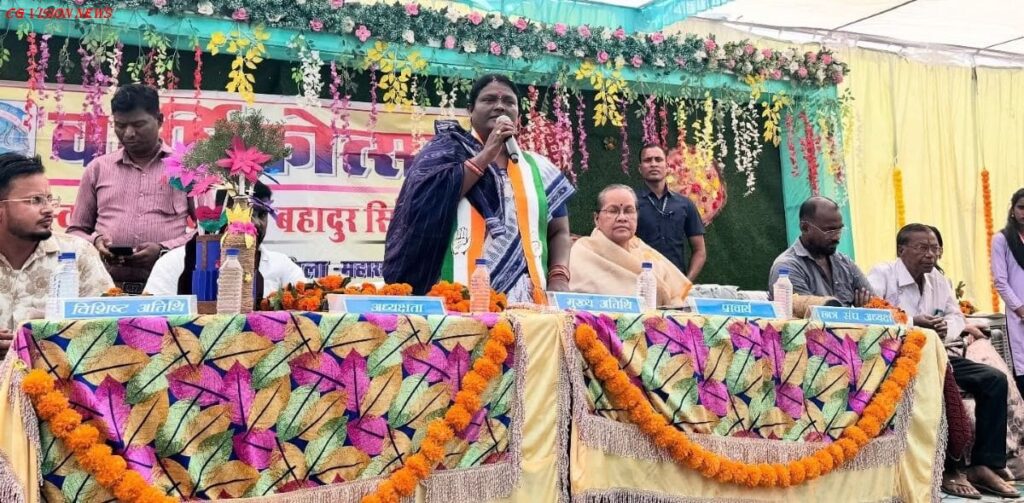 सरायपाली: स्व. राजा वीरेन्द्र बहादुर सिंह शासकीय महाविद्यालय में पुरस्कार सह स्नेह सम्मेलन संपन्न हुआ। महाविद्यालय spl11