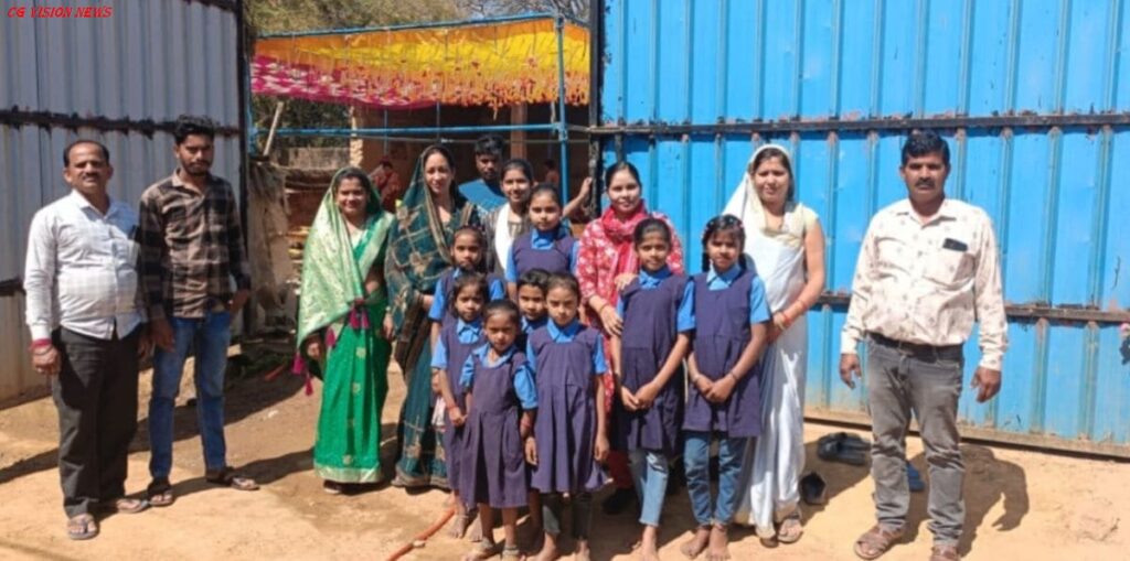 बसना: महाशिवरात्रि पर बड़ेटेमरी स्कूल में हुआ न्यौता भोज, बच्चों के चेहरों पर दिखी खुशी। न्यौता temri