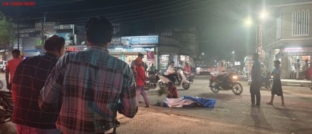 बसना: एनएच-53 पर दर्दनाक सड़क हादसा, कार की टक्कर से मां-बेटे की मौत। सड़क basna image