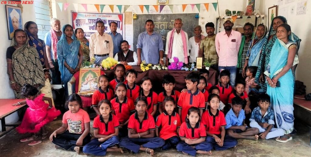 बसना: 18वीं बार नेवता भोज का आयोजन ललितपुर विद्यालय में डिजेंद्र कुर्रे की पहल पर किया गया। नेवता lalitpur school image