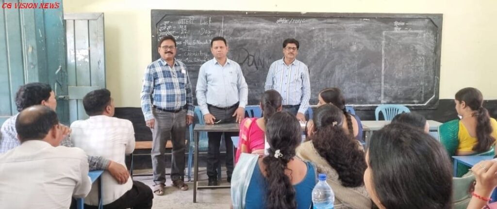 सरायपाली: कक्षा 5वीं और 8वीं की केंद्रीकृत वार्षिक परीक्षा का मूल्यांकन कार्य शुरू। वार्षिक teacher image