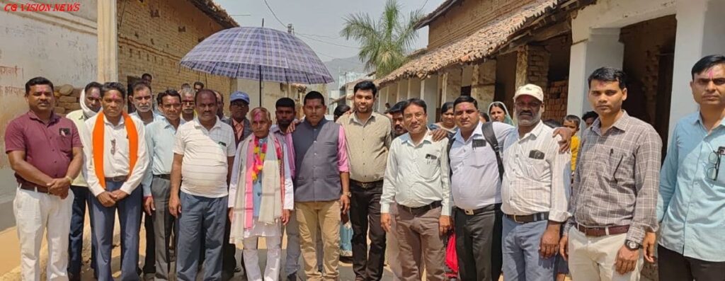 बसना: जमदरहा के शिक्षकों ने प्रधानपाठक सुखीराम बसंत को दी भावभीनी विदाई। प्रधानपाठक teacher