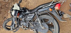 दो बाइकों में भिड़ंत