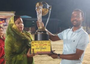 पिथौरा में नाइट क्रिकेट