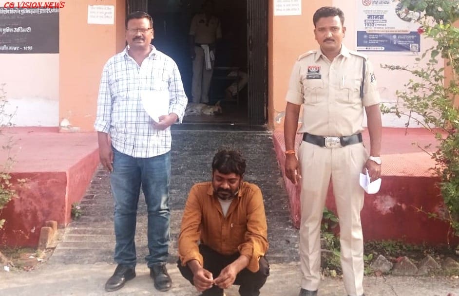 महासमुंद: बीमा राशि के लालच में रची JCB चोरी की झूठी कहानी, 1 आरोपी गिरफ्तार। JCB jcb chori image