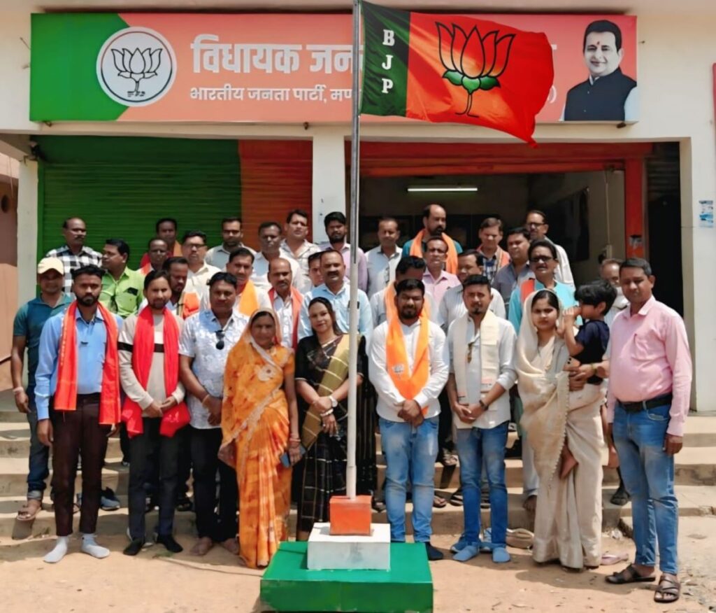 बसना: पिरदा मंडल में भाजपा का 47वां स्थापना दिवस धूमधाम से मनाया गया। भाजपा pirda image