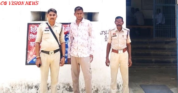 पिथौरा: ऑनलाइन सट्टा चलाते 1 युवक गिरफ्तार, मोबाइल व नगदी जब्त। सट्टा pithora image