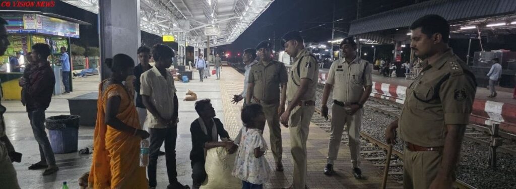 रेलवे स्टेशनों का आकस्मिक चेकिंग