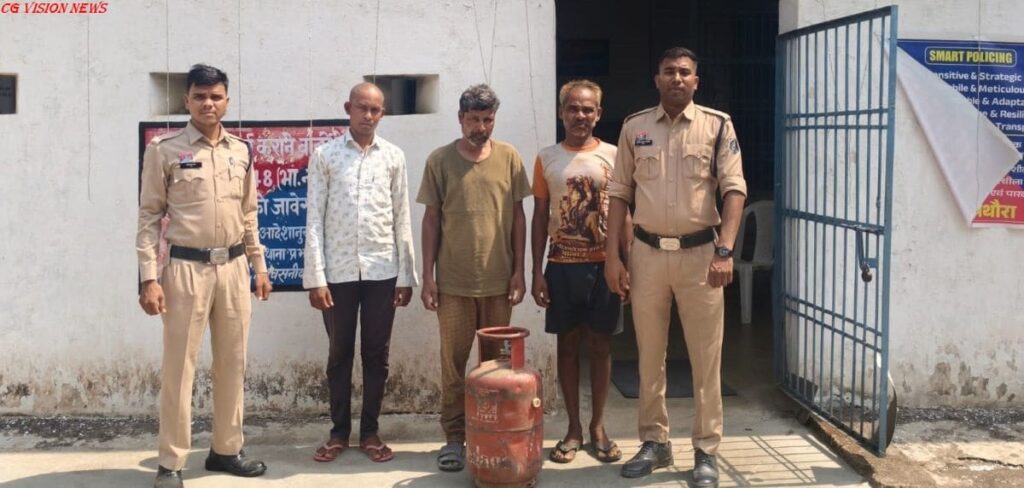 Gas सिलेंडर बरामद