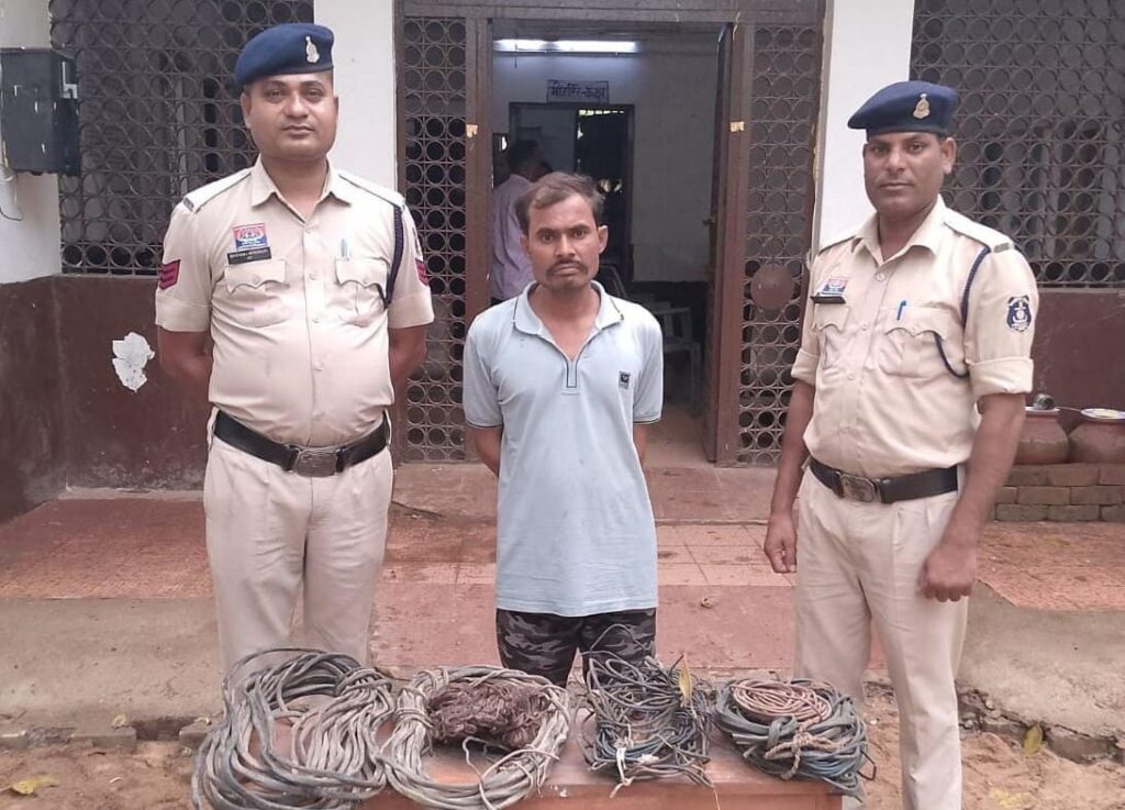 केबल चोर गिरफ्तार