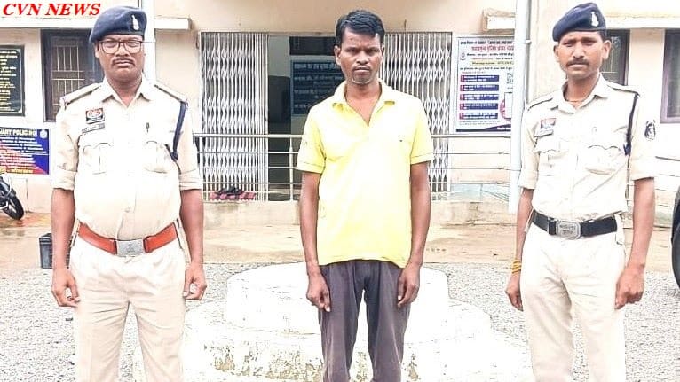 महासमुंद: धान खरीदी घोटाले में फरार समिति प्रभारी गिरफ्तार, 40.96 लाख की अनियमितता का मामला। धान खरीदी