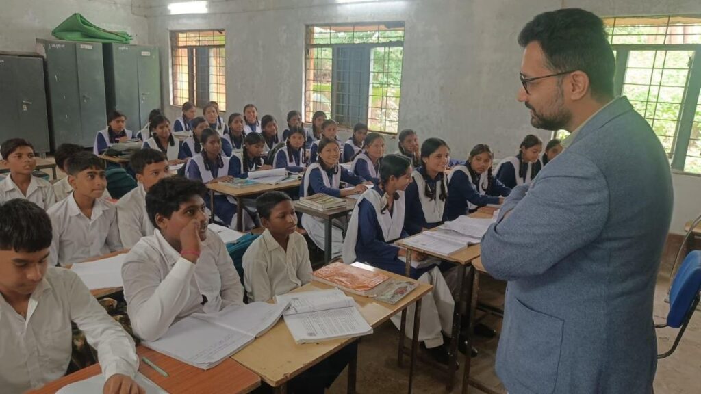 दुर्गापाली स्कूल में कलेक्टर