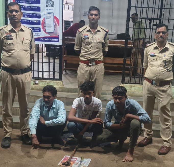 महासमुंद: सिगरेट मांगने की बात पर विवाद, धारदार हथियार से हमला; 3 आरोपी गिरफ्तार। महासमुंद में हथियार से हमला